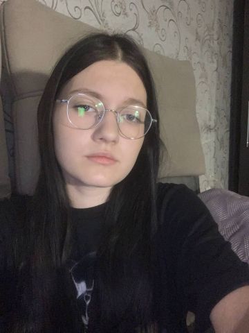 Алина Карие глаза